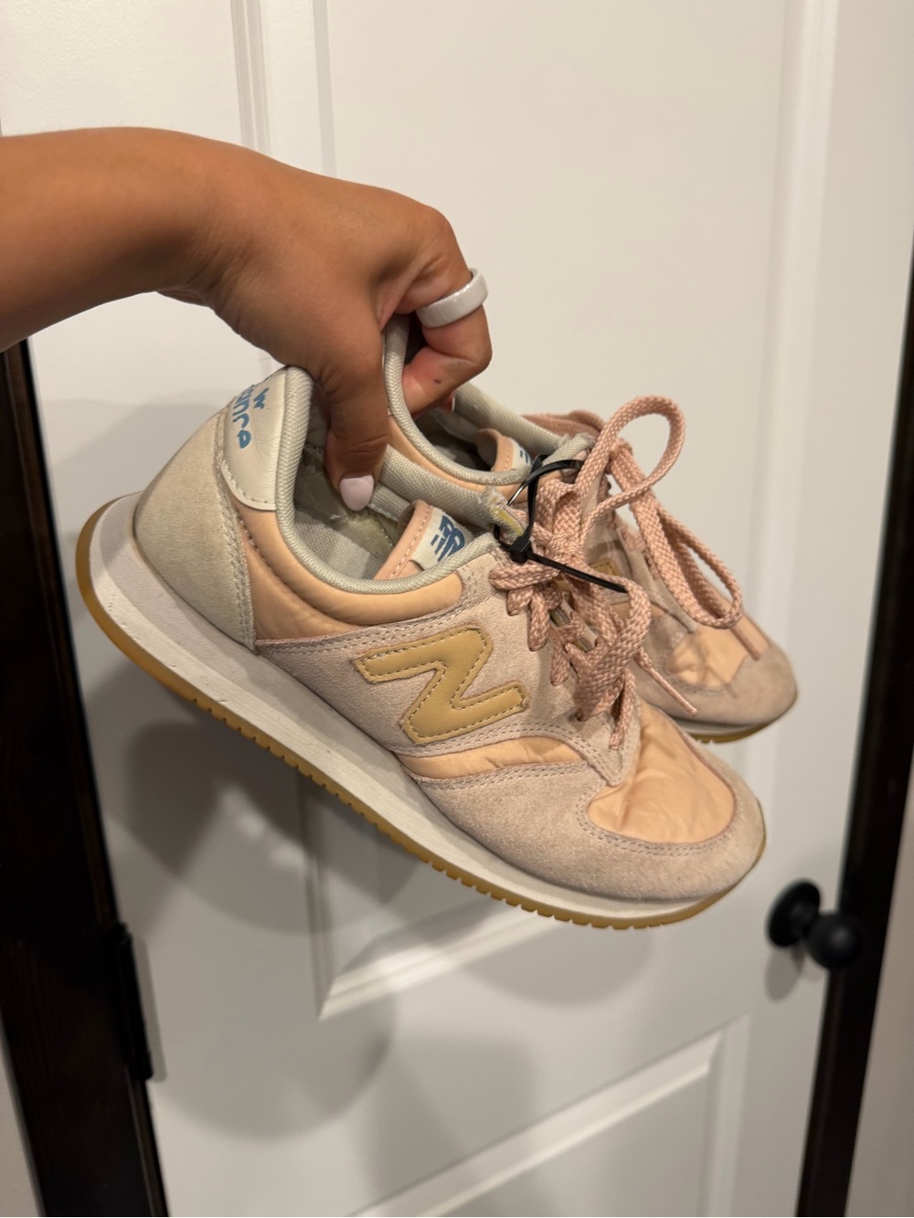 New Balance 420 sneakers